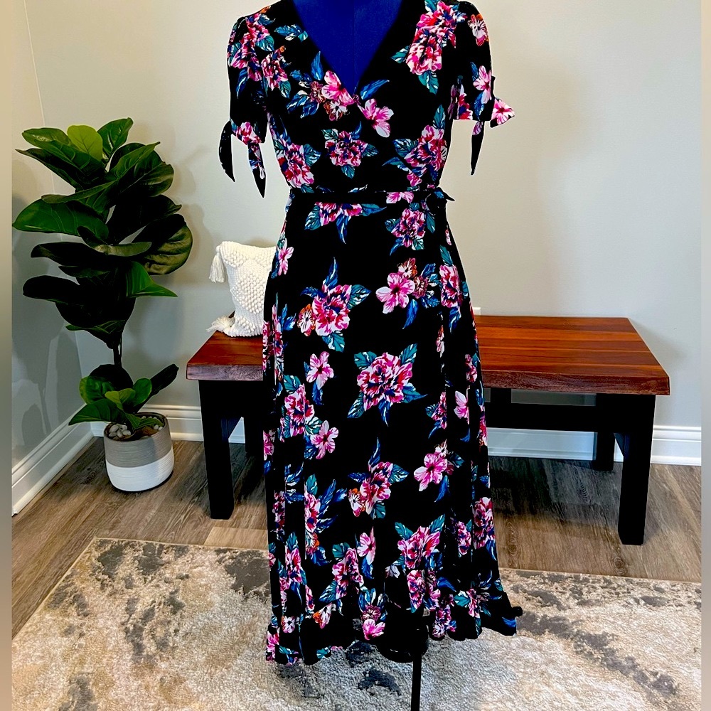 Floral wrap dress. Worn once at a wedding. XS